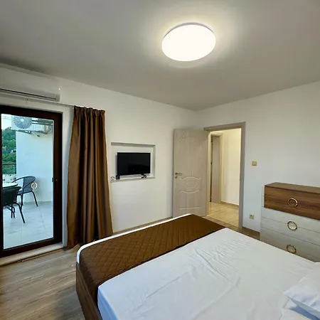 Cabacum Pleasure Beachfront - 50m To And Pool Варна